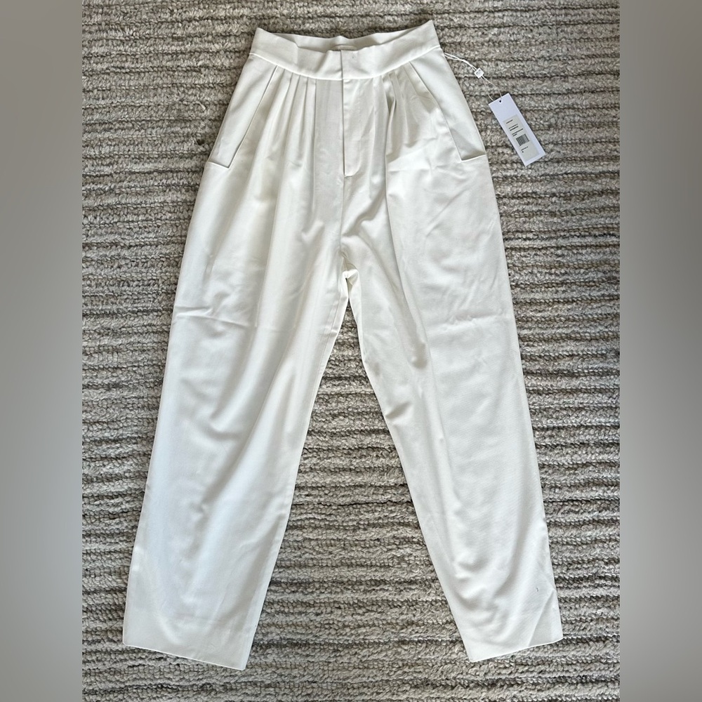 NEVER WORN Elegant White High-Waisted Trousers